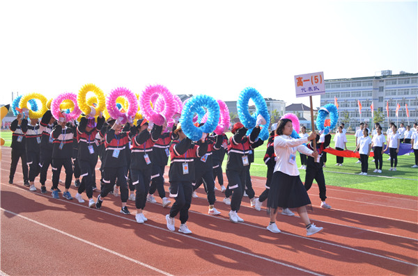 运动增强体质 迎接六十校庆  ——海安市立发中学举行第38届运动会 图3