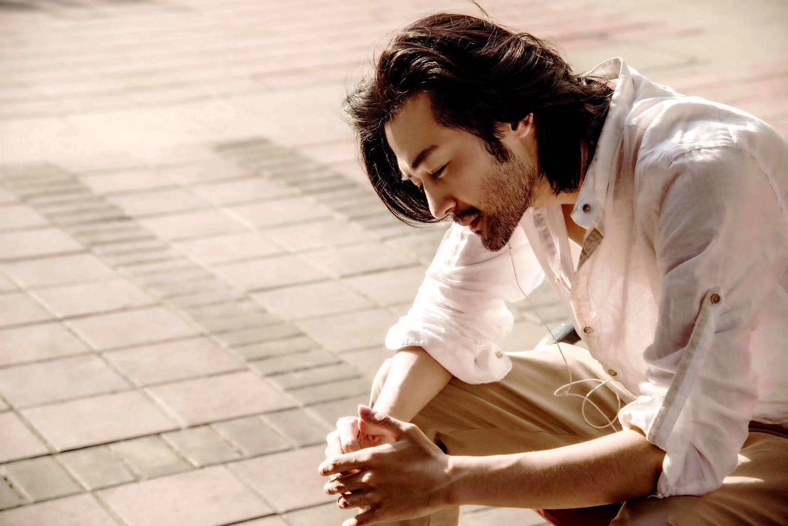 攀登者热映张凯元采访成龙追忆伟大历史