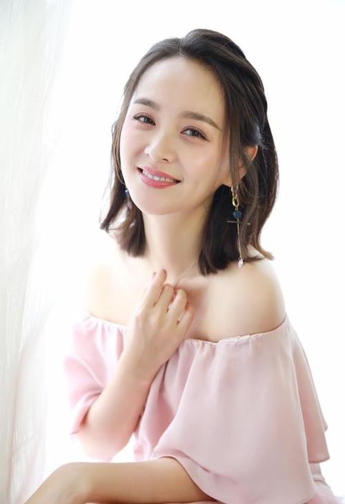 邓莎翻包翻箱明星代言如何做以及优势明星植入