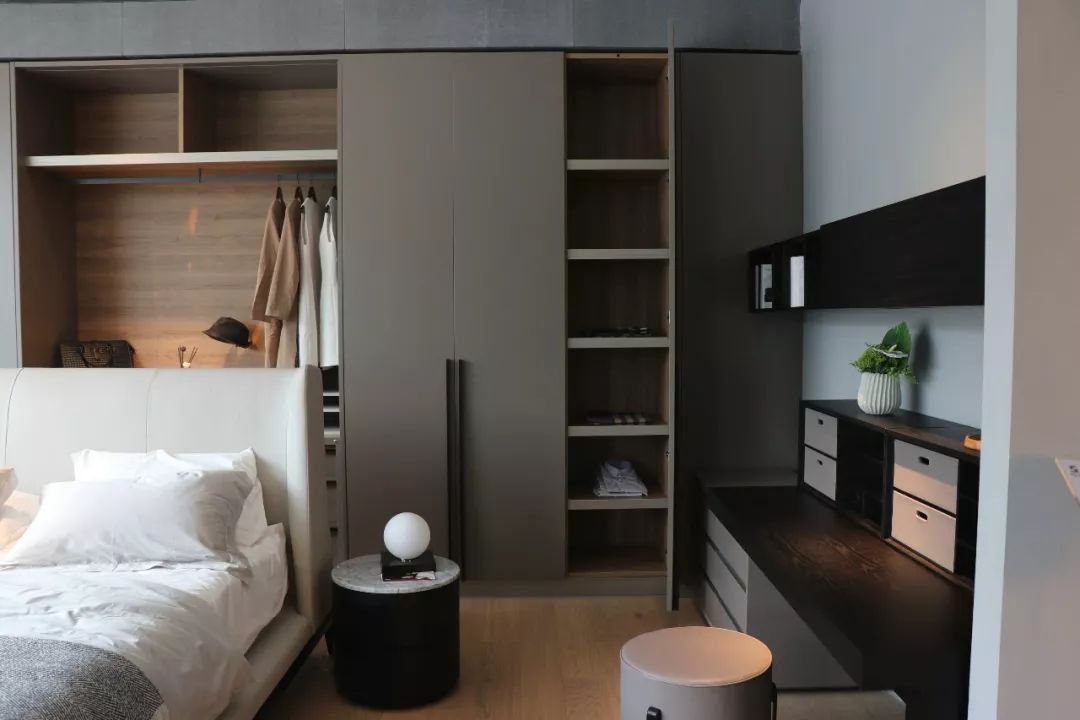 一个强大的定制衣柜让穿衣更有仪式感