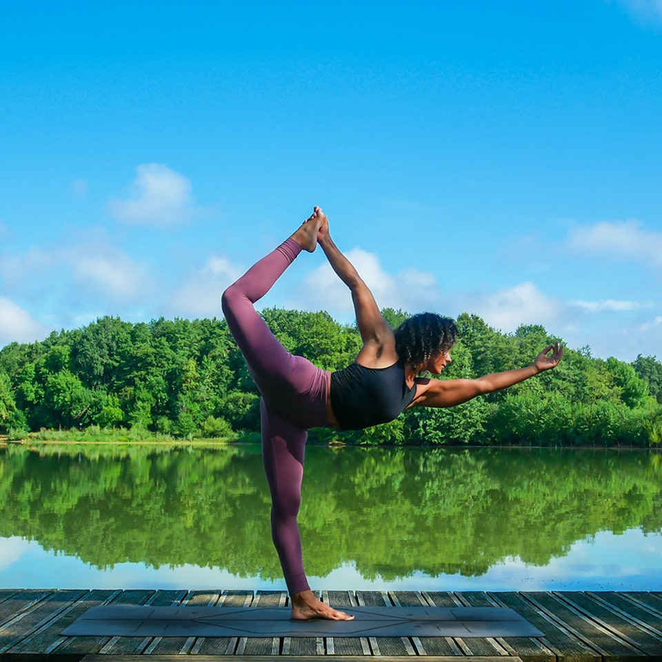 心放松了那瑜伽呢简单序列帮您节后拉伸全身