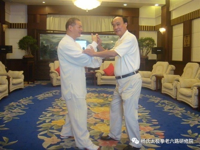 湖南省人大原副主任颜永盛先生也是一位热爱太极拳运动的拳友.