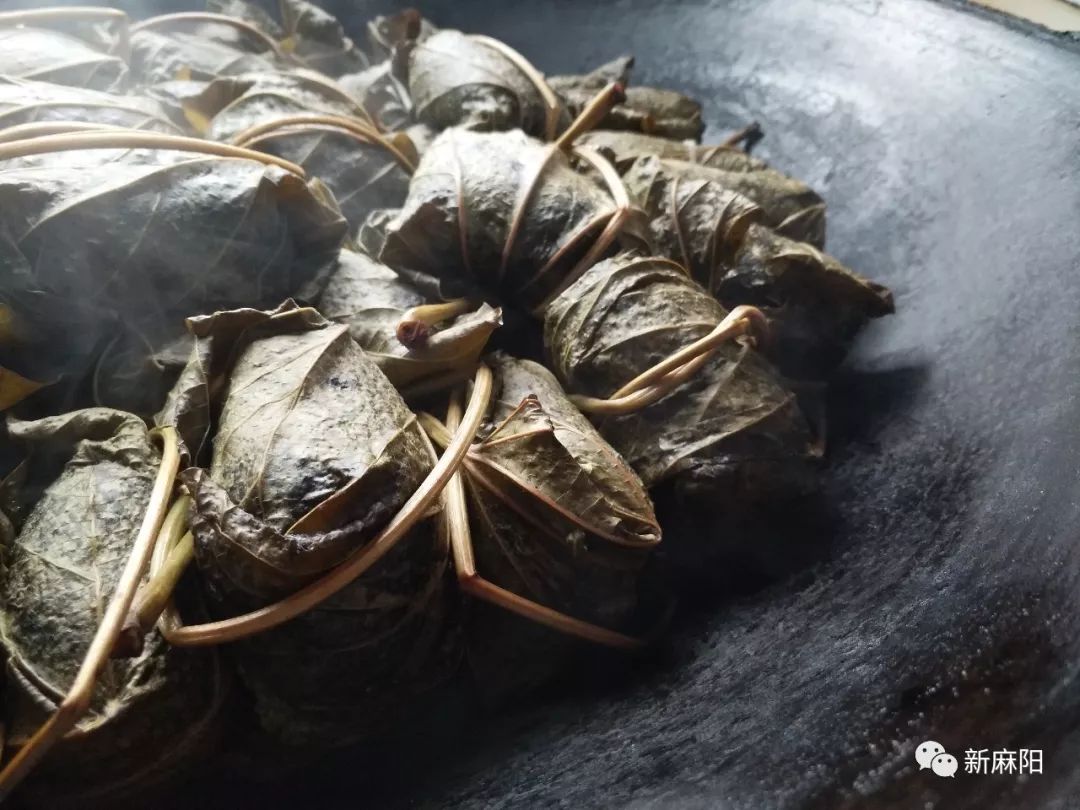 冷却后的桐叶粑可以放置一段时间出远门的麻阳人也