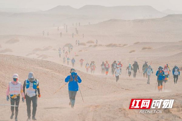 敦煌户外运动全攻略：沙漠徒步、戈壁穿越与露营基地的深度玩法