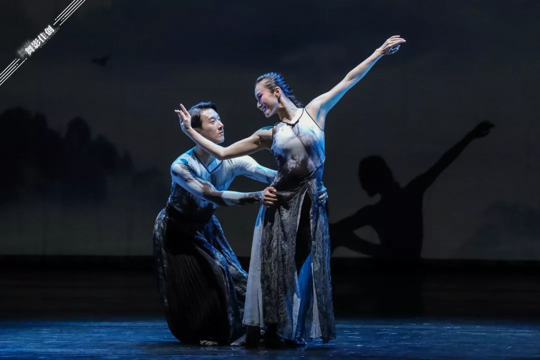 表演者:朱晗,张娅姝《卷珠帘》表演者:谢欣《落》表演者:宋洁《赞哈》