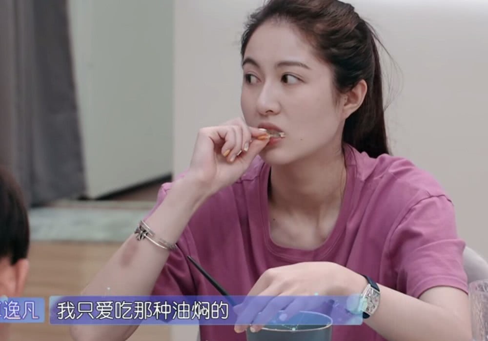 《恋梦空间》卓逸凡傲娇自我,提到虾的做法,王锦秋笑笑不说话