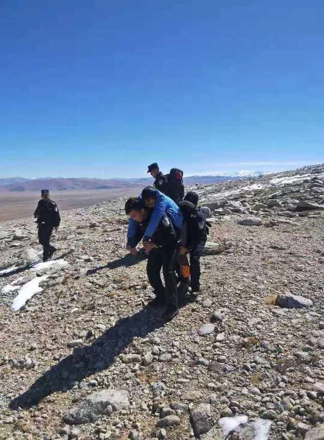 市吉隆县公安局110指挥中心接到求助,由于不熟悉地理环境,高寒缺氧