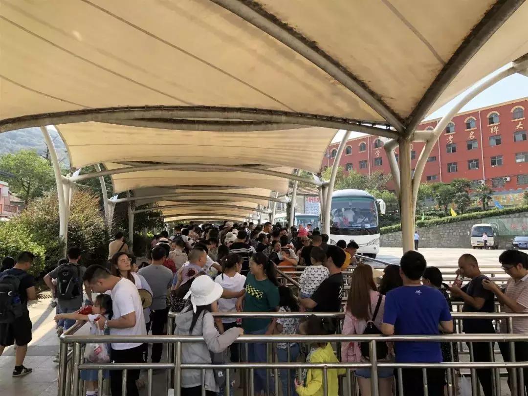 新山门广场星湖停车场星湖停车场游客集散中心波尔登停车场坚守岗位