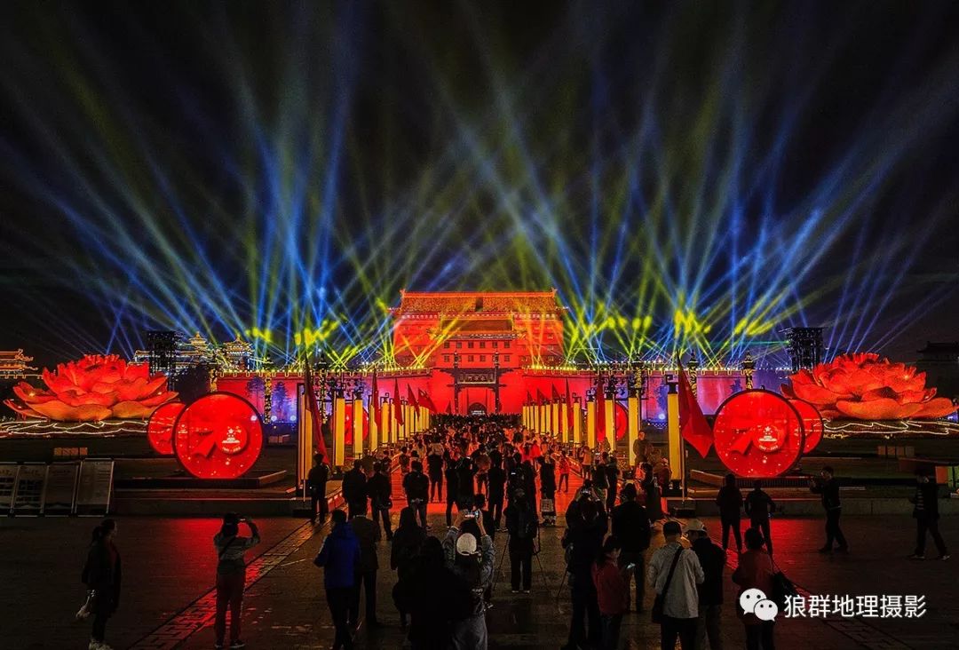 央视频频上镜西安领跑全国国庆灯光秀古城墙元素不可替代视觉创意再度