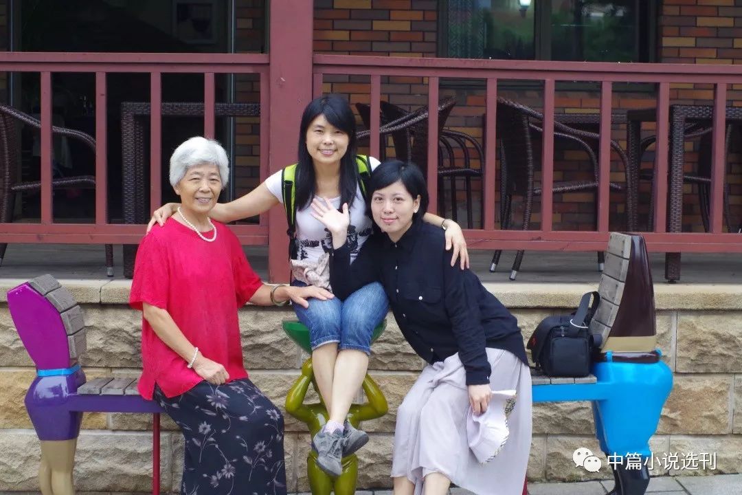 乔叶2019年与翟永明2019年北师大的晚间大课与同学黛安文坛的"女将"们