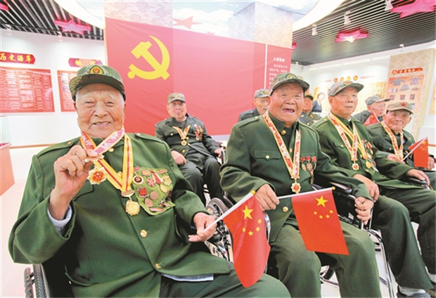 革命老功臣庆祝中华人民共和国成立70周年