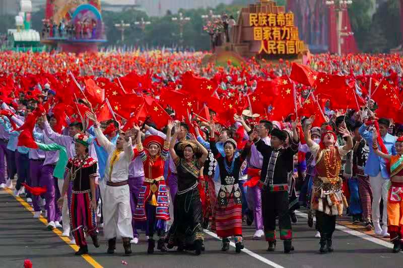 看看国庆阅兵北京的各所大学,真的太自豪了!_方阵