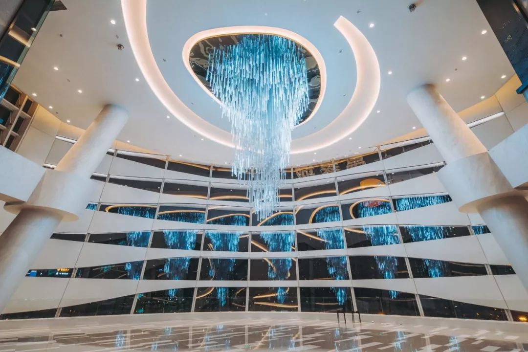 润地精工济南万象城在泉边跳舞的巨象