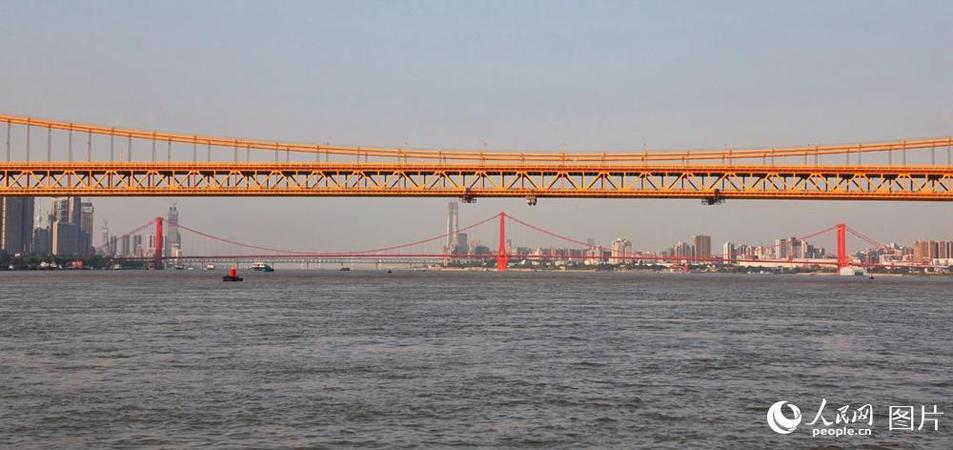 世界上跨度最大的双层悬索桥武汉杨泗港长江大桥正式通车