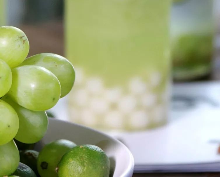 致敬鲜饮小嘴吧这杯不添加一滴浓缩汁的芝士青提&满杯青提.