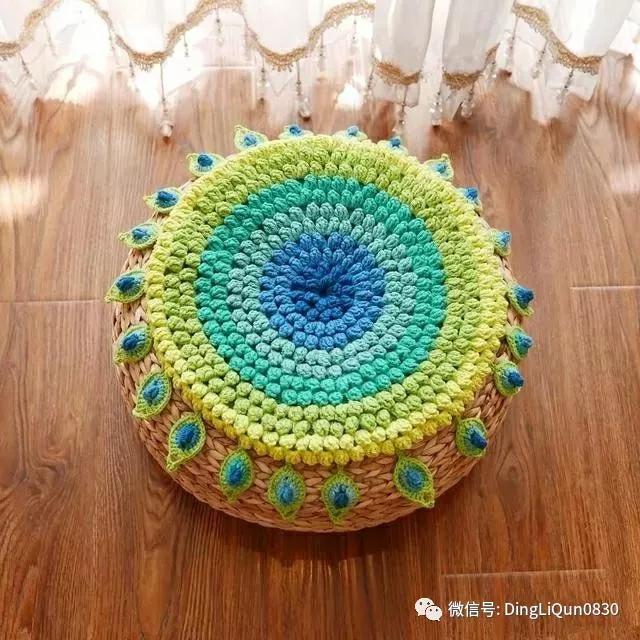 「钩针教程」漂亮的孔雀羽毛坐垫