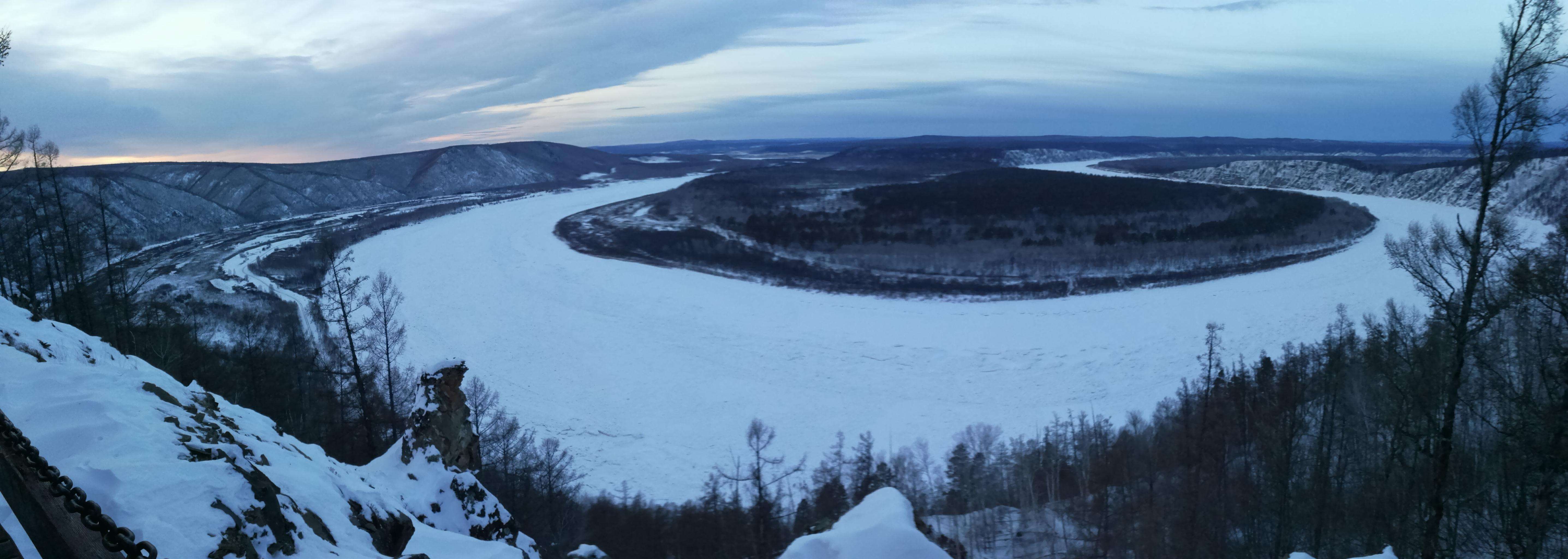 源头,滚滚黑龙江水从这里为起点沿着内外兴安岭交界处的低谷一路东流