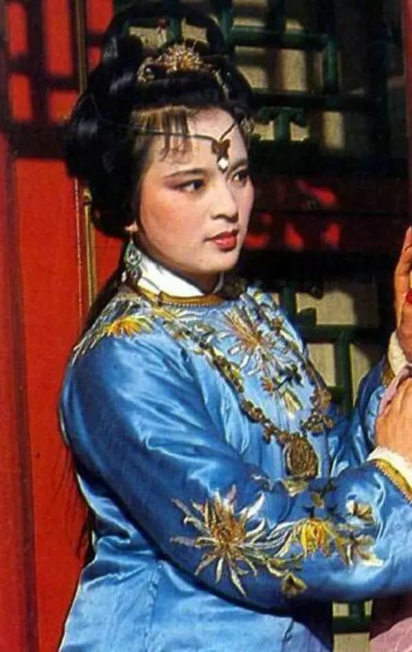 韩雪丽:《红楼梦》里贾探春为何会浑身带刺?她有柔情似水的时候吗?