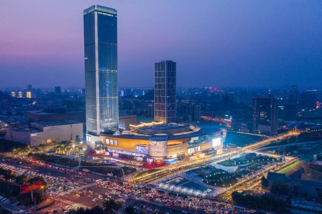 润地精工济南万象城在泉边跳舞的巨象