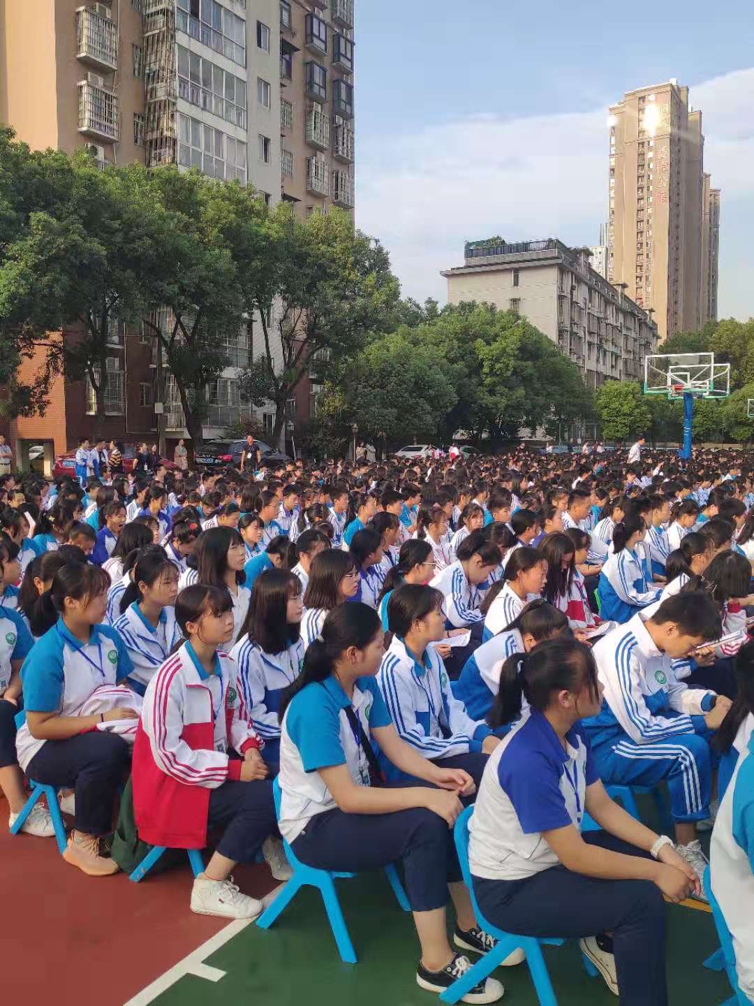 庆祝新中国成立70周年争做幸福和谐医专人