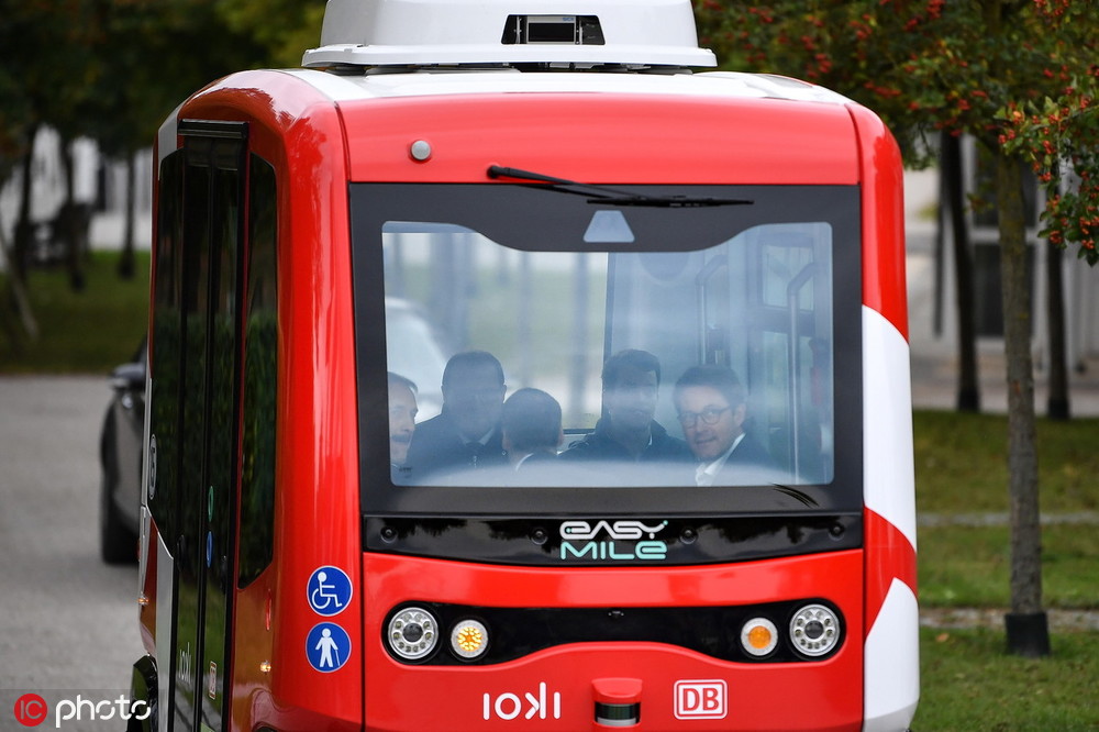 德国小镇无人驾驶巴士投入使用 行驶路程两公里