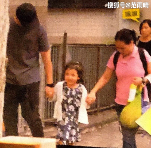 都說波妞夠美了,看楊冪女兒小糯米近照,才曉得啥是