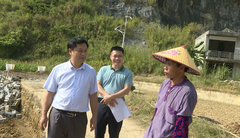 巴马县长蓝海洲图片