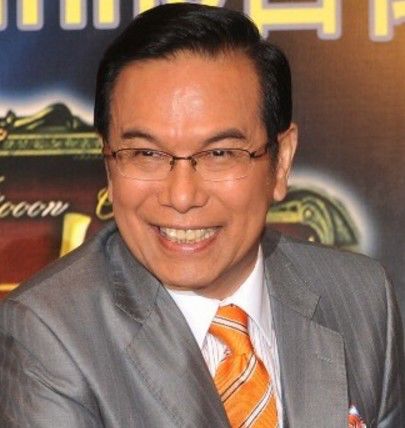 他是《珠光宝气》里的宋世万,也是《金枝欲孽》里的孙清华,他们相恋多