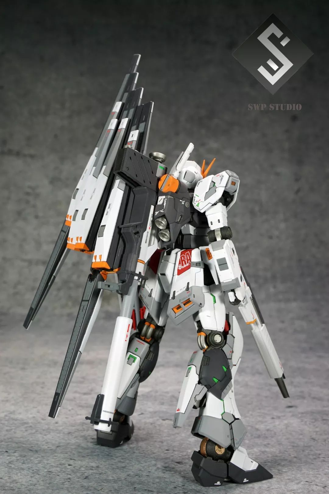 文章原创声明《hobbyss高达模型》,请大家尊重公众号的作者,编辑,翻译