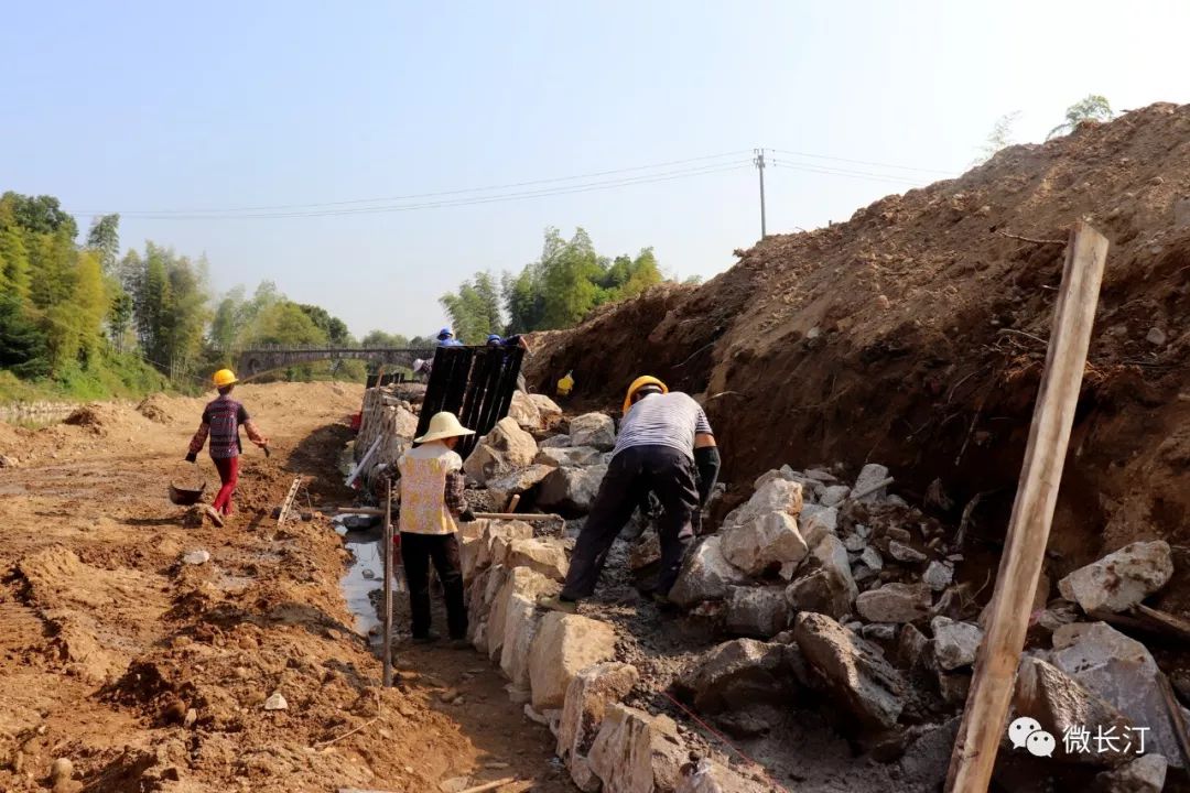 乡镇视角丨长汀县童坊镇干群施工忙.