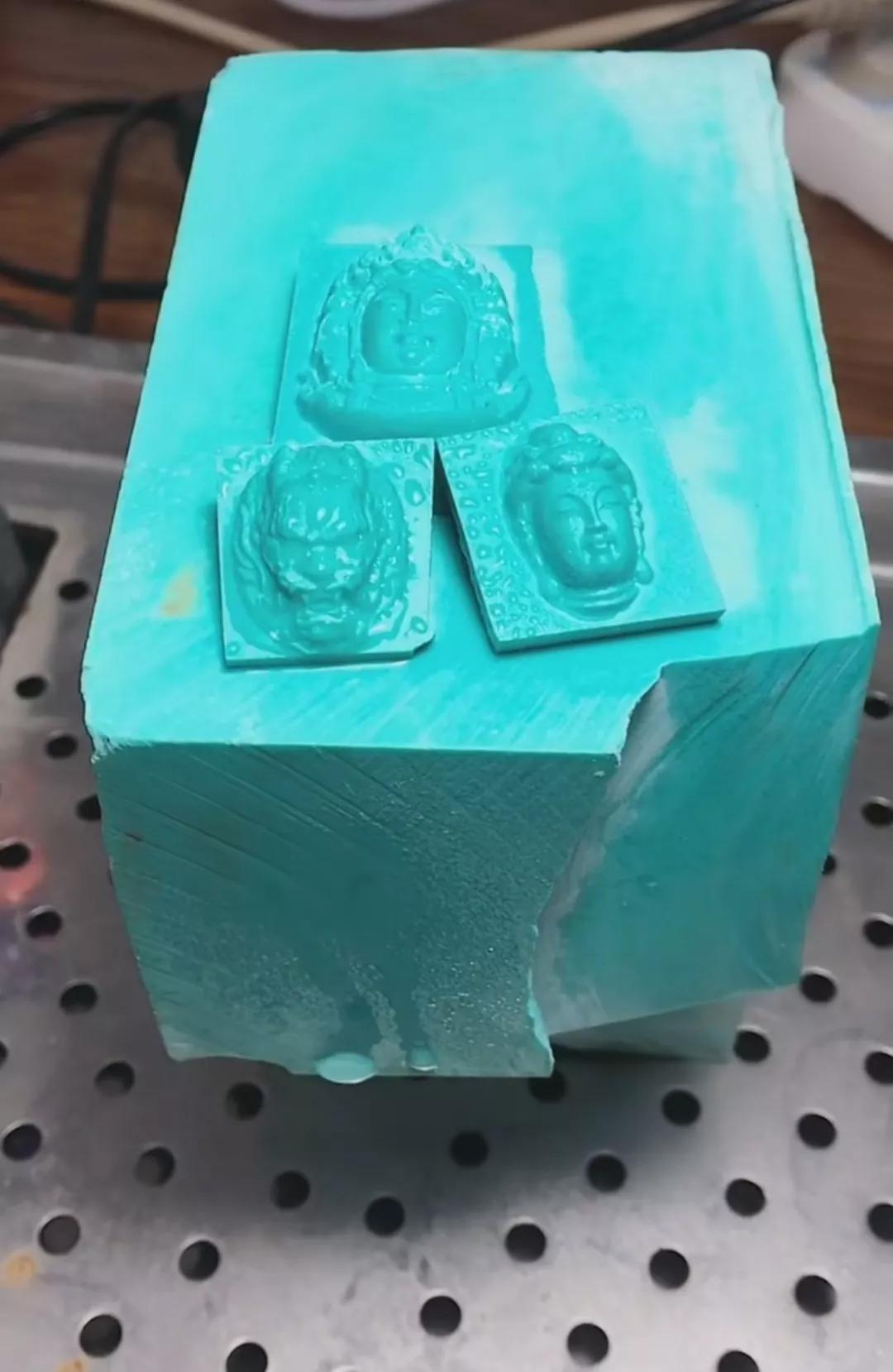 粉压绿松石是用绿松石的粉末压制的吗