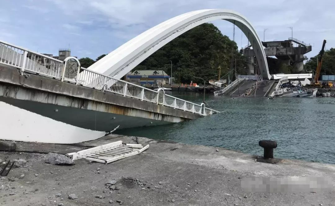 台湾地标大桥坍塌4死12伤桥梁运维安全警钟再次响起