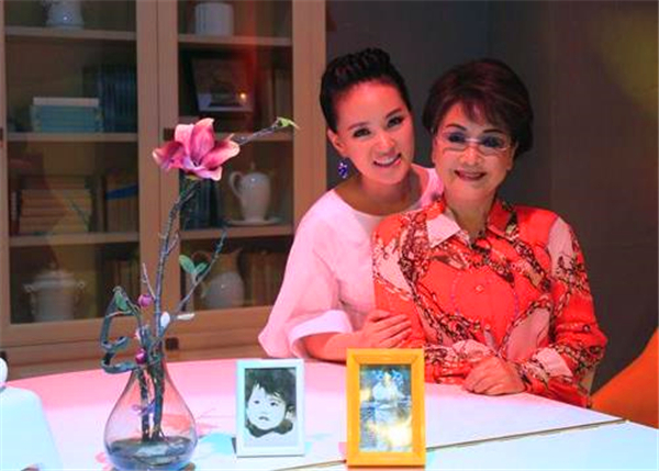 原创74岁李谷一罕见晒家庭照演唱我和我的祖国冲上热搜