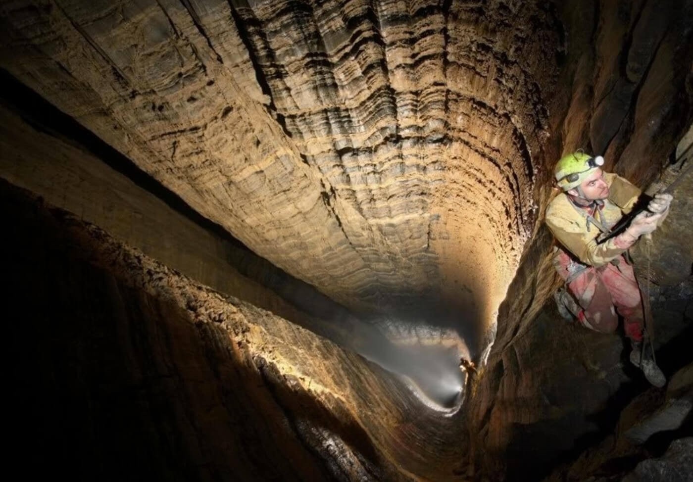 原创全球最深的洞深2212米135公里长普通人进去基本就很难出来