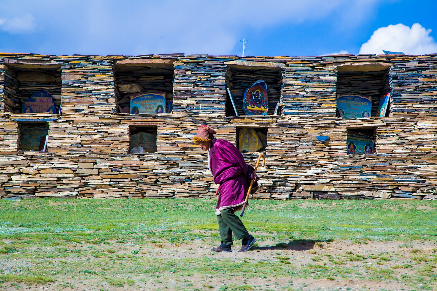 藏语称“朵帮”，就是垒起来的石头之意|石板|石块|藏语_新浪新闻