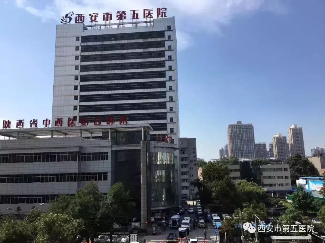 【天使大爱】一位忙着接生国庆宝宝 一位接受检阅飒爽英姿