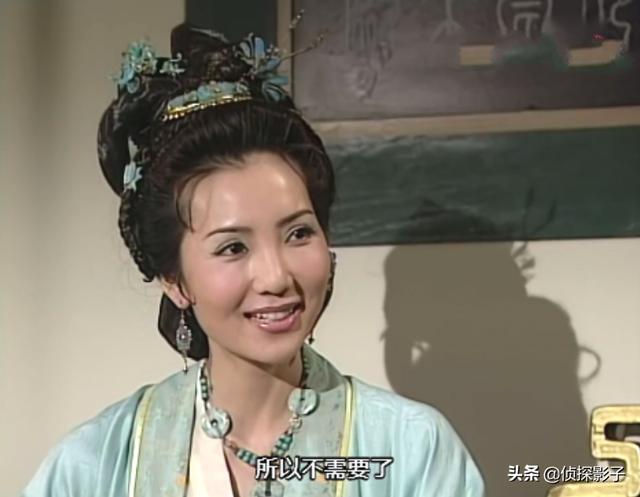 赵静仪扮演赵丽妃,她因为常年体弱多病,无法像其他嫔妃那样无微不至的