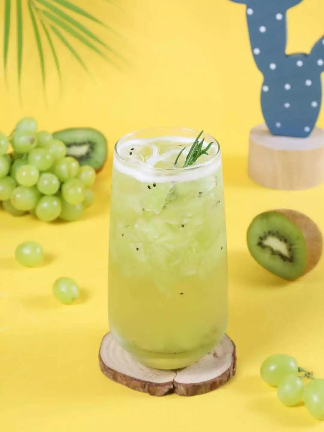 致敬鲜饮小嘴吧这杯不添加一滴浓缩汁的芝士青提&满杯青提._绿色