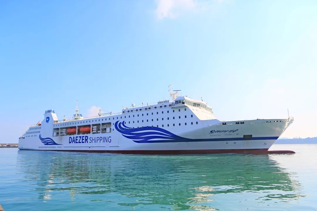 8号"山东半岛单体载客量最大的客货滚装船首次搭载着500名旅客和53