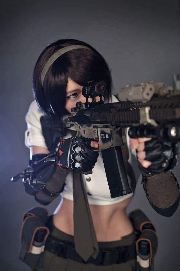 cos穿越火线士官长完美还原身材曲线