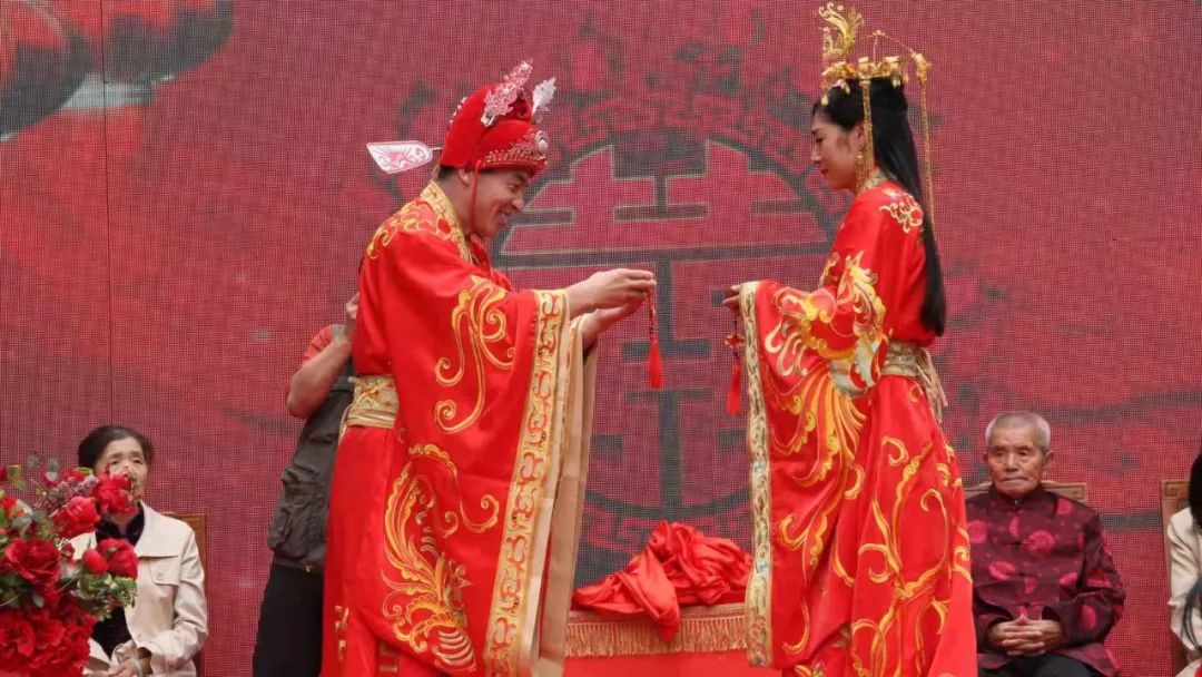 鞍山爱心爸爸柏剑结婚啦新娘是她转发祝福