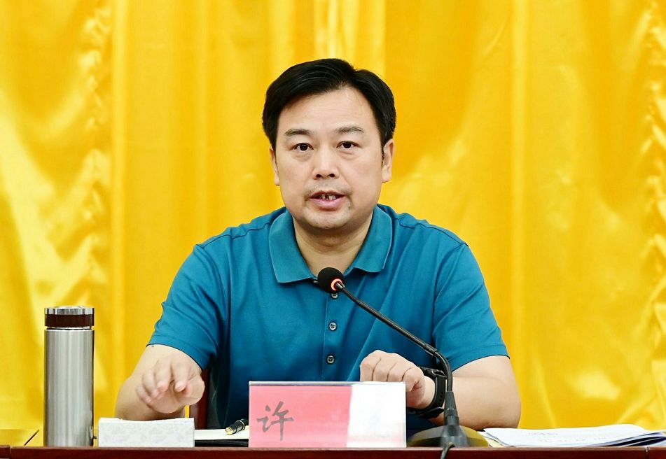 市委副书记,代市长吴建平,市委副书记李立东,市领导曾宪柏,潘少平