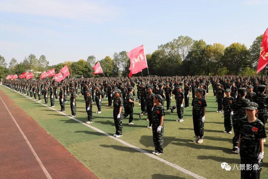 【视频﹠航拍】光荣与梦想,八景中学一千多名学生演绎"震撼大片"!