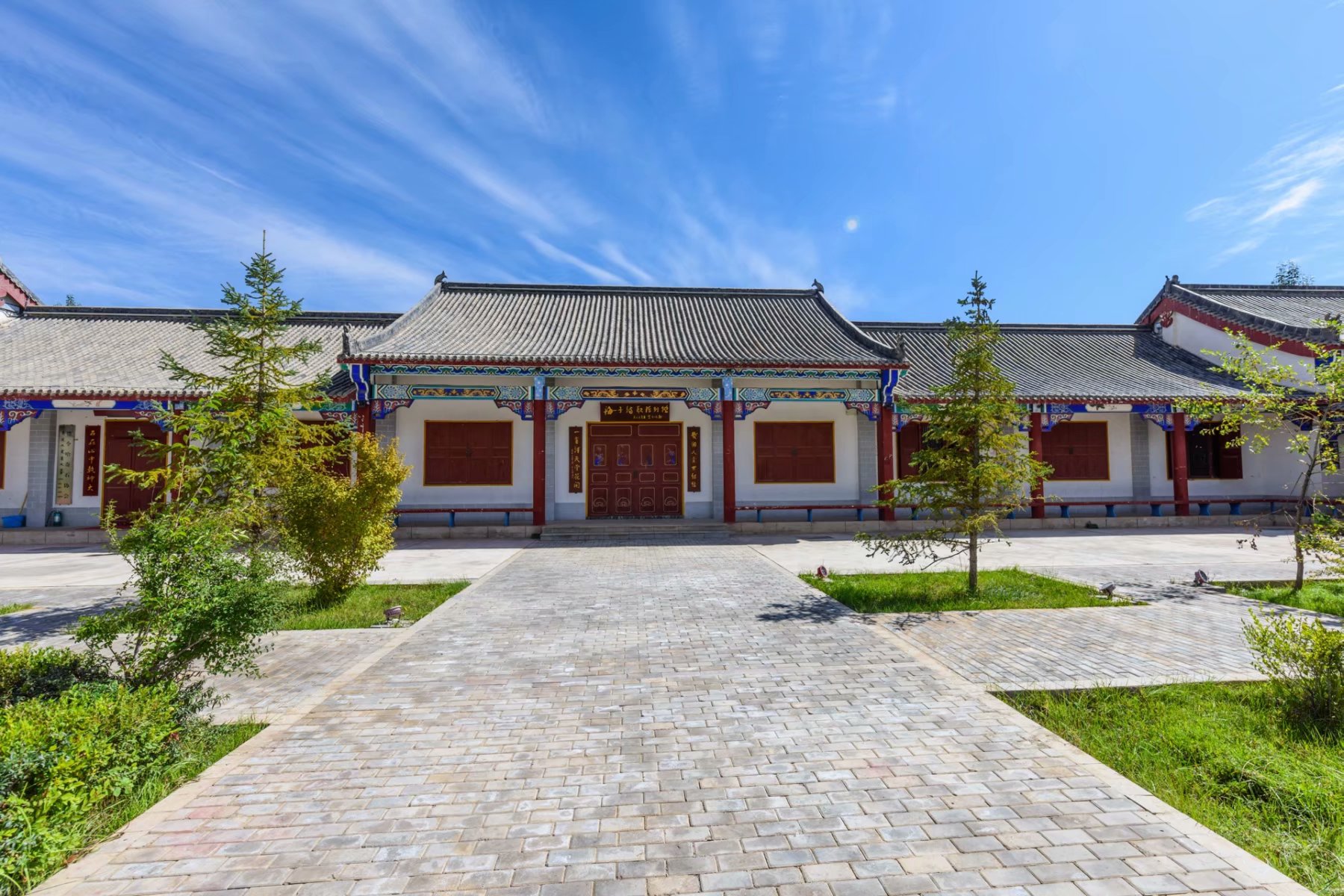 当代杰出诗人海子,25岁却在山海关卧轨自杀_德令哈