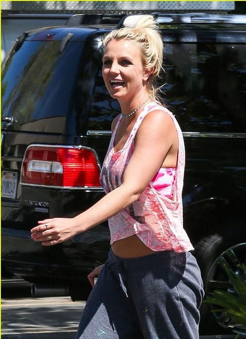 很多女明星手臂都很粗是如何瘦下来的这4个动作助你瘦手臂