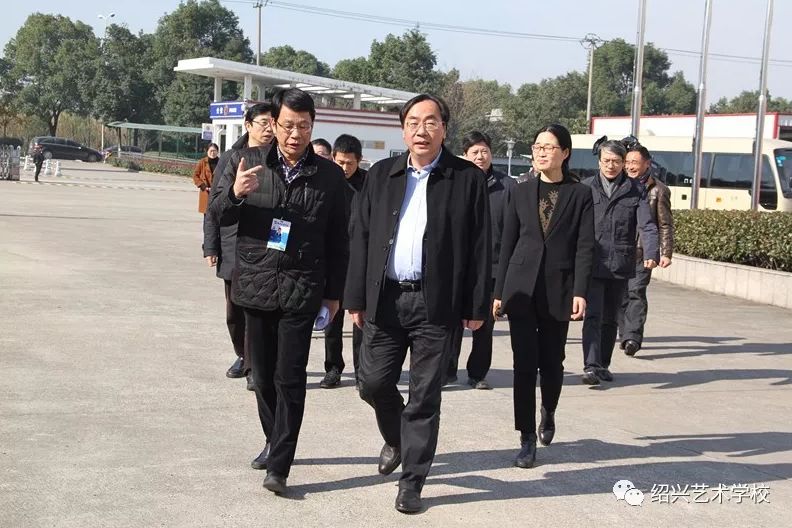 等领导在绍兴市文广局局长陈泉标的陪同下来到绍兴艺术学校工作调研