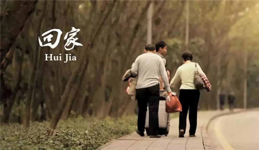 盼望孩子回家成为一种奢望他们的心随多远你走多远嘴里念叨的才是真情