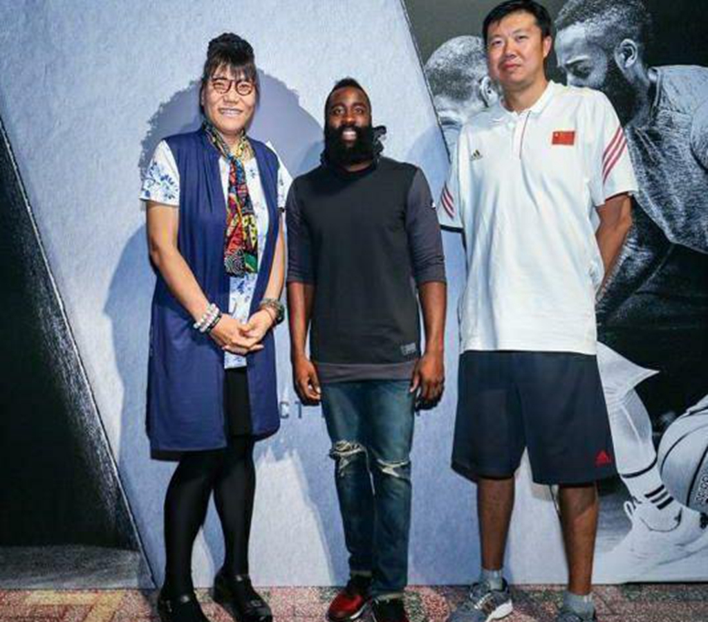曾在湖人打球,婚后9年没要小孩_郑海霞