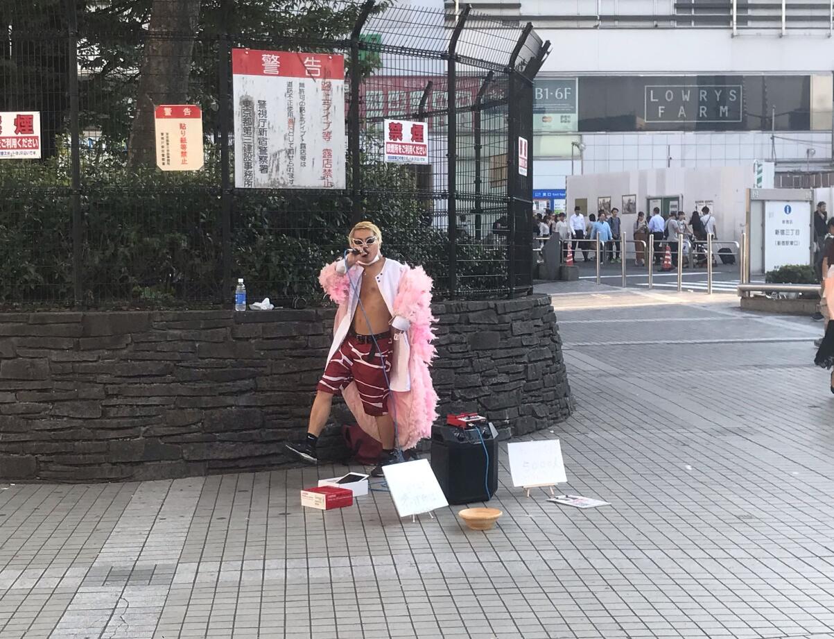 原创海贼王最惨多弗朗明哥cos沦落到街头卖唱路飞看了都想哭