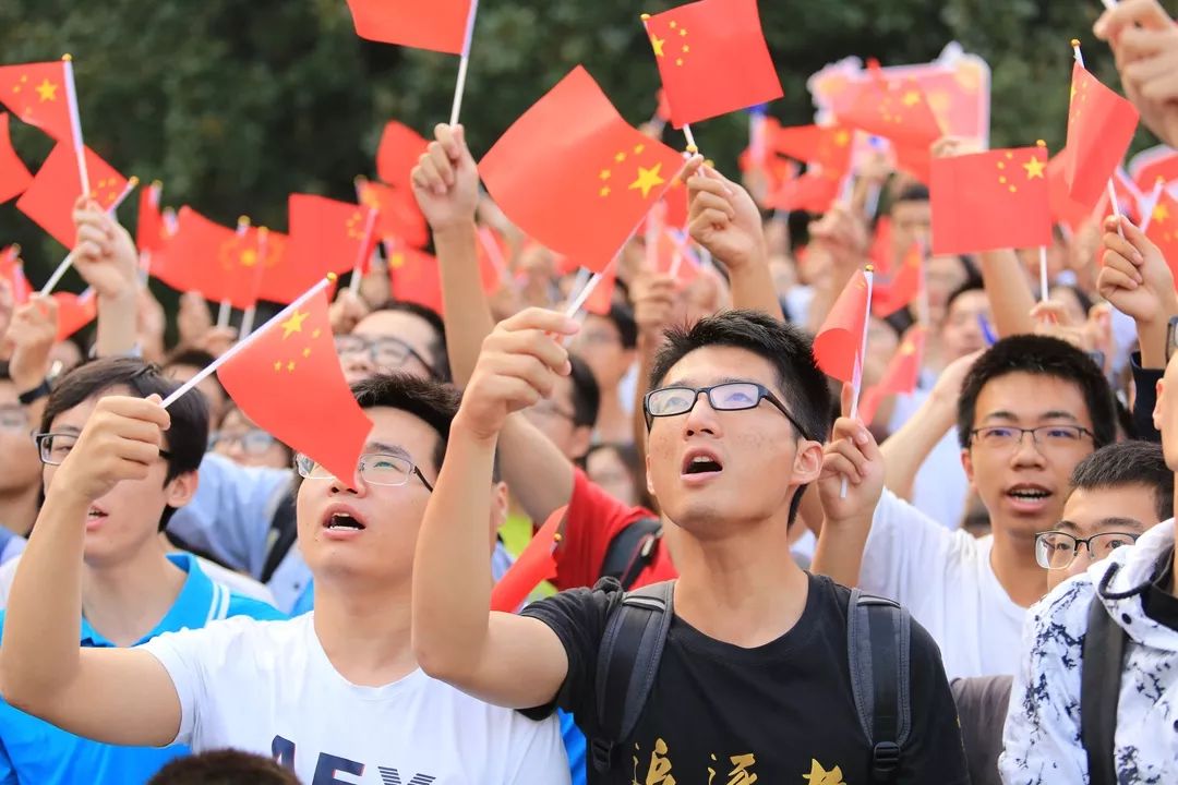 女神来了season8 | 爱你就像爱生命_国旗